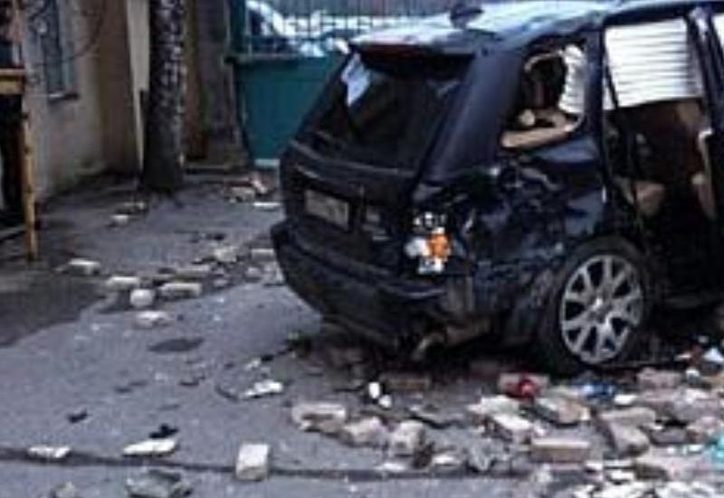 Bakıda "Range Rover" yandı