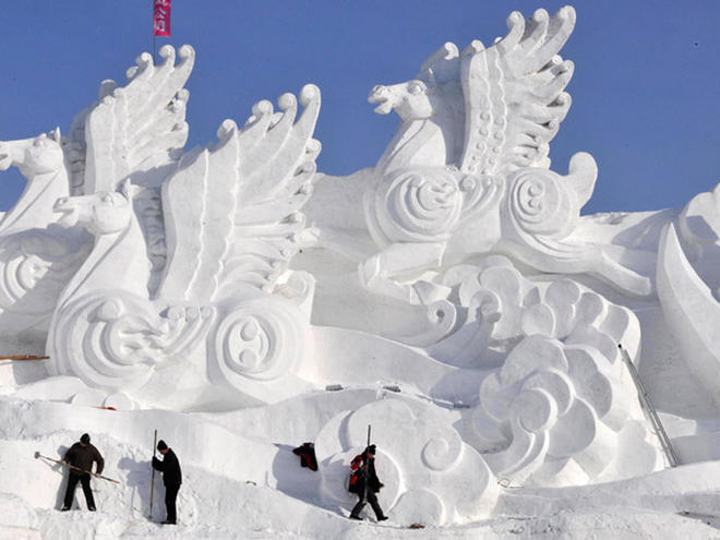 В Китае воздвигли самый высокий снежный замок