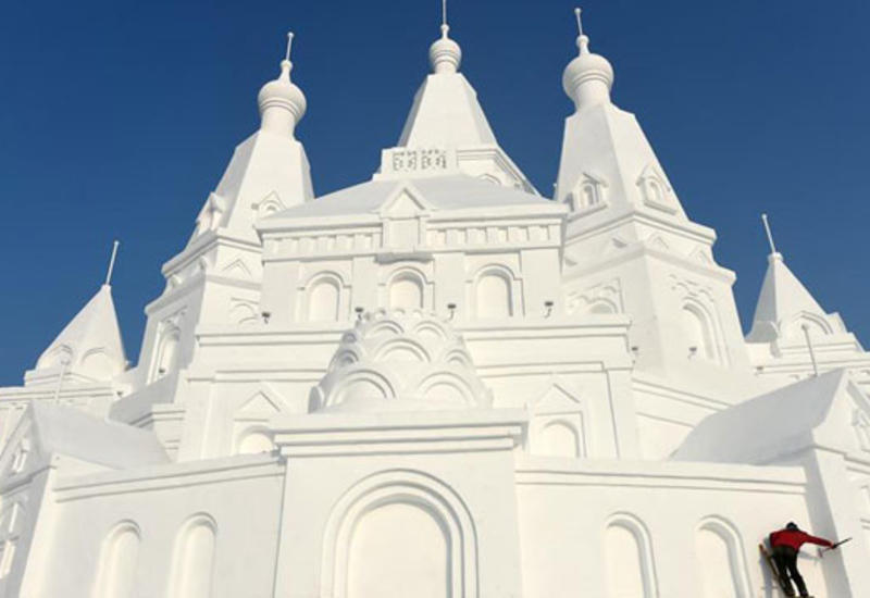 В Китае воздвигли самый высокий снежный замок