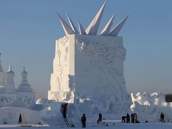 В Китае воздвигли самый высокий снежный замок