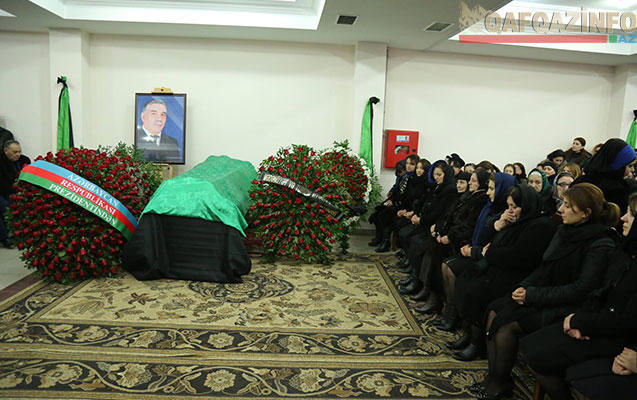 Zəlimxan Yaqub dəfn edildi