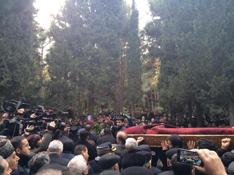 Zəlimxan Yaqub dəfn edildi
