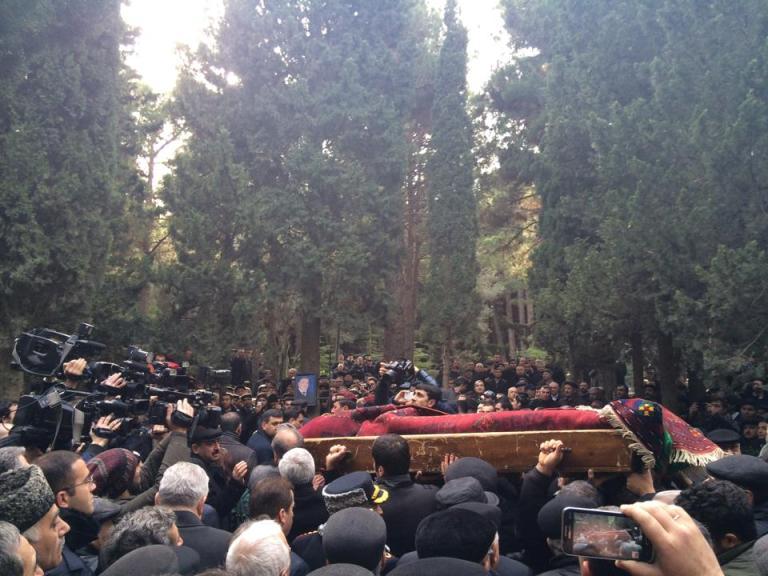 Zəlimxan Yaqub dəfn edildi