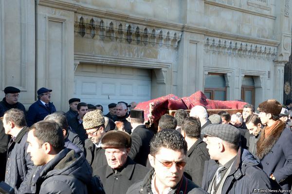 Zəlimxan Yaqub dəfn edildi