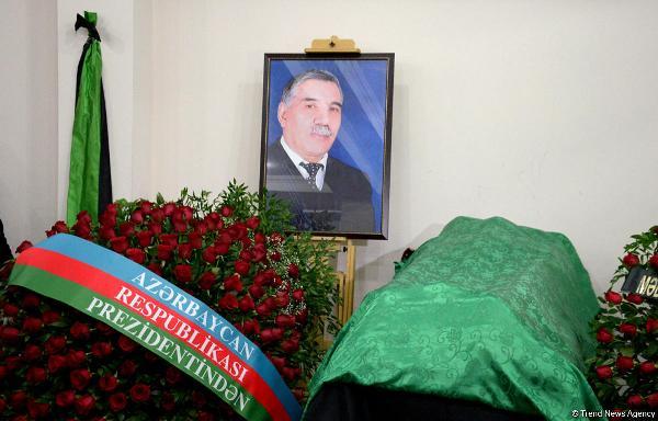 Zəlimxan Yaqub dəfn edildi