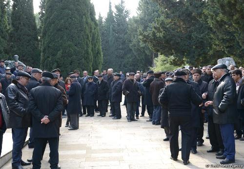 Zəlimxan Yaqub dəfn edildi