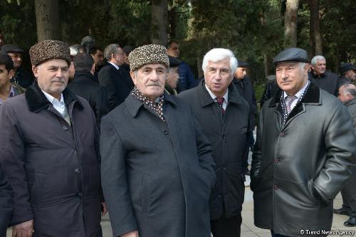 Zəlimxan Yaqub dəfn edildi