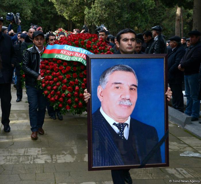 Zəlimxan Yaqub dəfn edildi