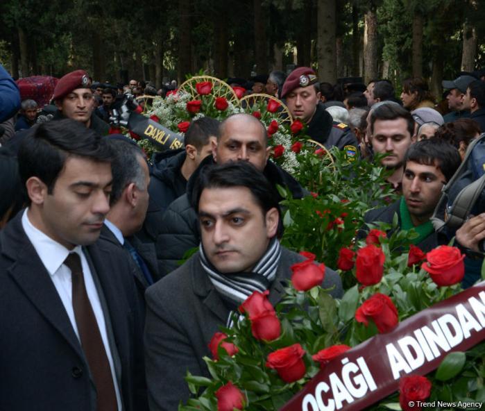 Zəlimxan Yaqub dəfn edildi