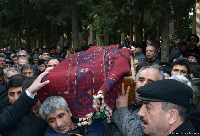 Zəlimxan Yaqub dəfn edildi