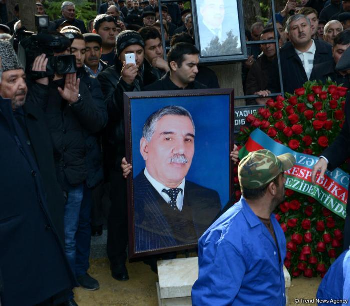 Zəlimxan Yaqub dəfn edildi