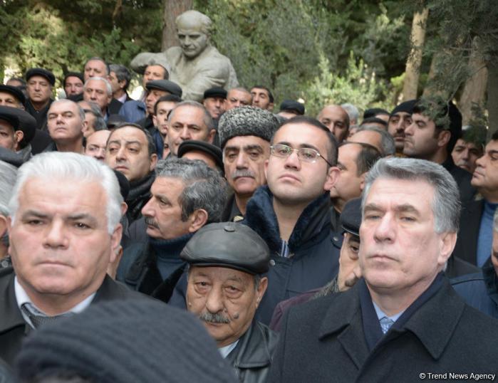 Zəlimxan Yaqub dəfn edildi