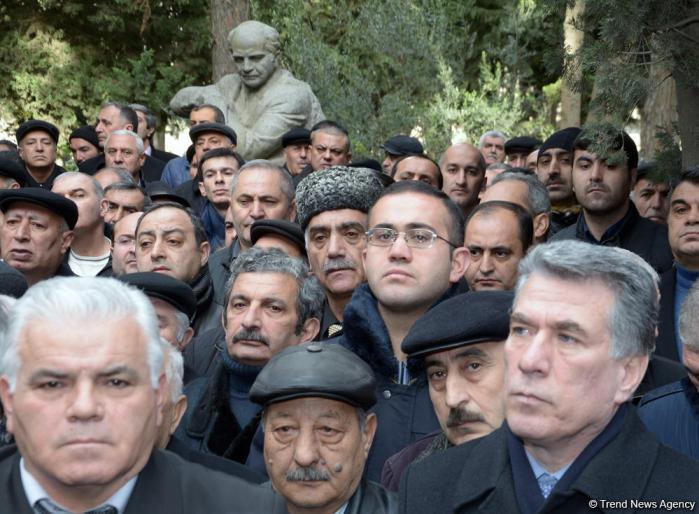 Zəlimxan Yaqub dəfn edildi