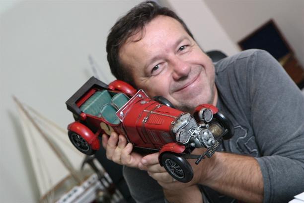 Gökhan filmə çəkilir