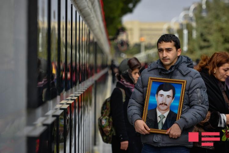 Azərbaycan 20 Yanvar şəhidlərini anır