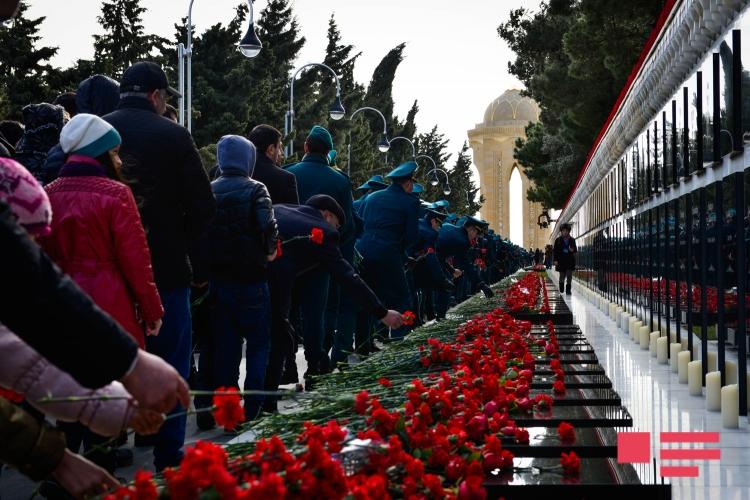 Azərbaycan 20 Yanvar şəhidlərini anır