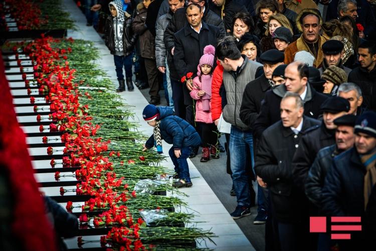 Azərbaycan 20 Yanvar şəhidlərini anır
