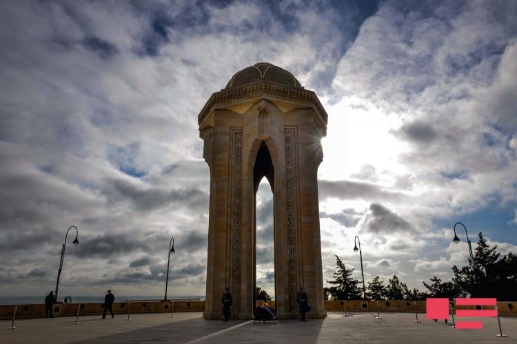 Azərbaycan 20 Yanvar şəhidlərini anır