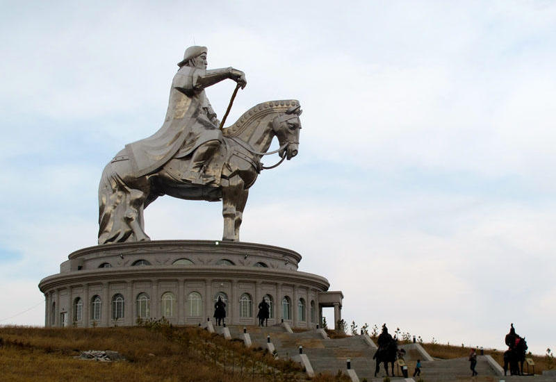 Jurnalist Çingiz xanın məzarını tapdı