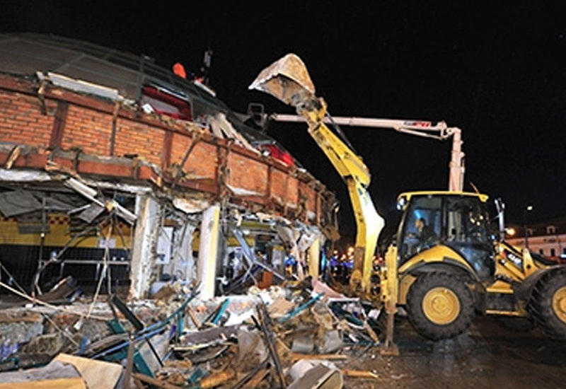 Moskvada miqrantların ticarət obyektlərini sökürlər