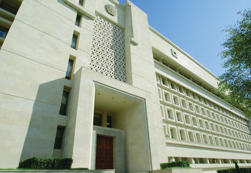 В Азербайджане арестованы шесть человек, трое таможенников освобождены от занимаемой должности