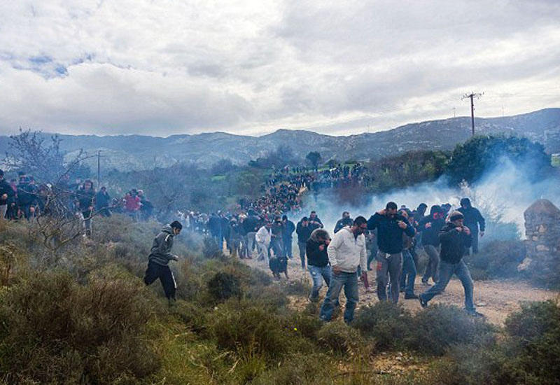 Yunan adası miqrantlara qarşı çıxdı