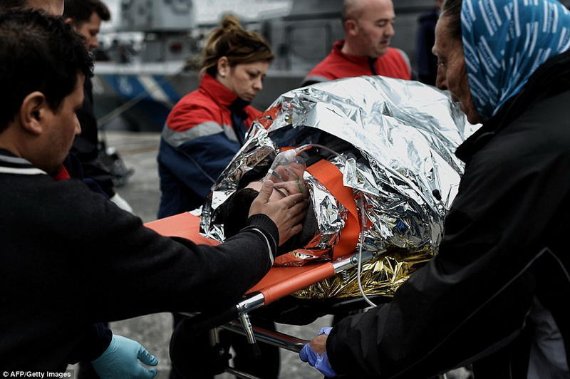 Bu adaya miqrantlar sel kimi axışır