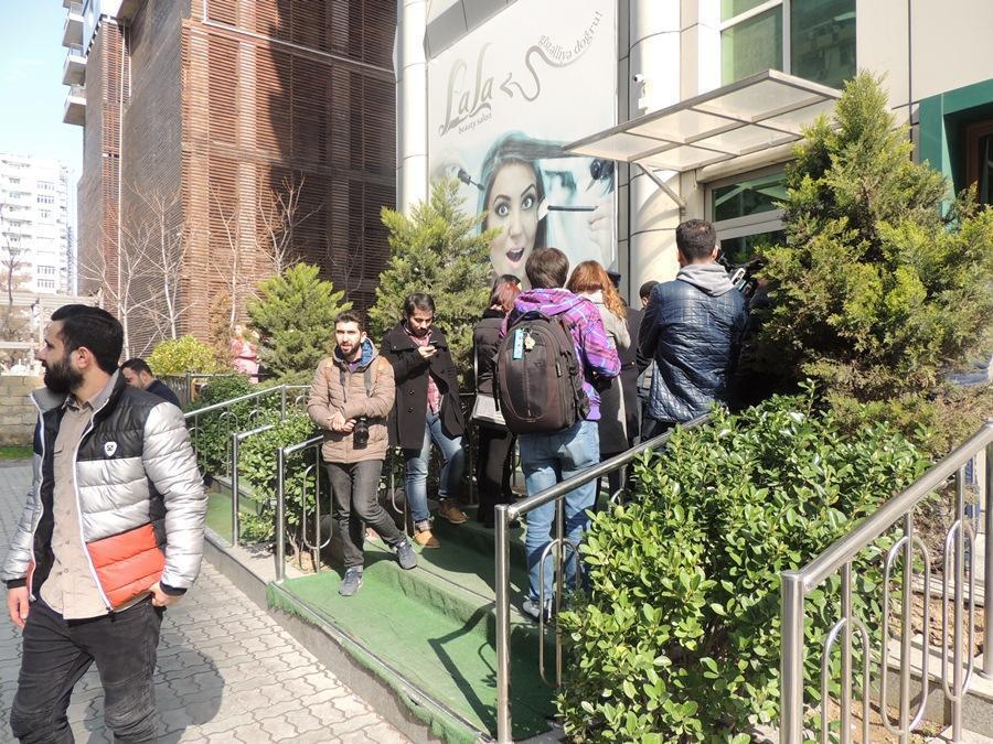 İlhamə Quliyevanın evinin qarşısından