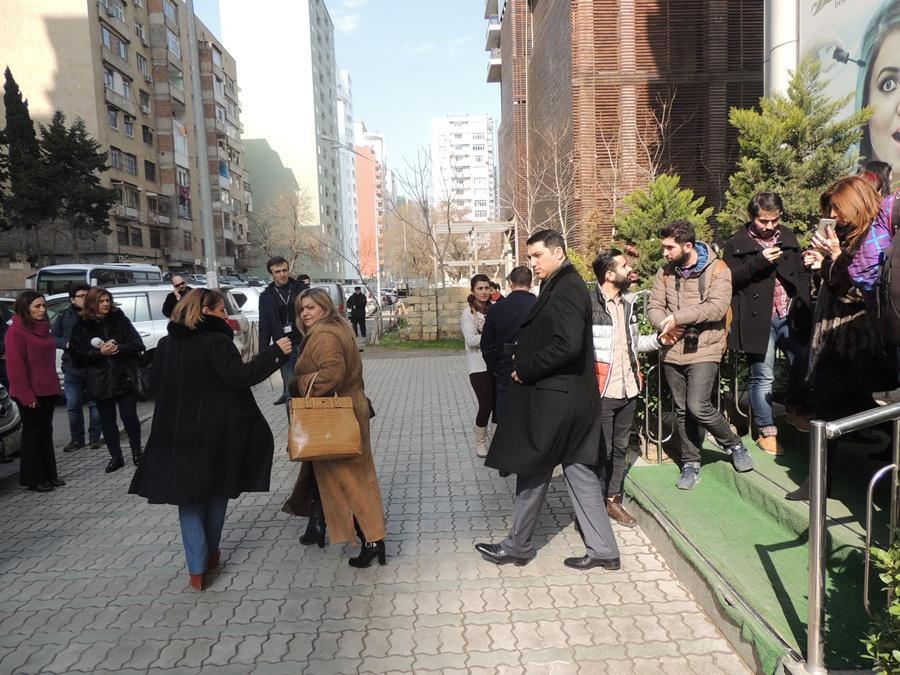 İlhamə Quliyevanın evinin qarşısından