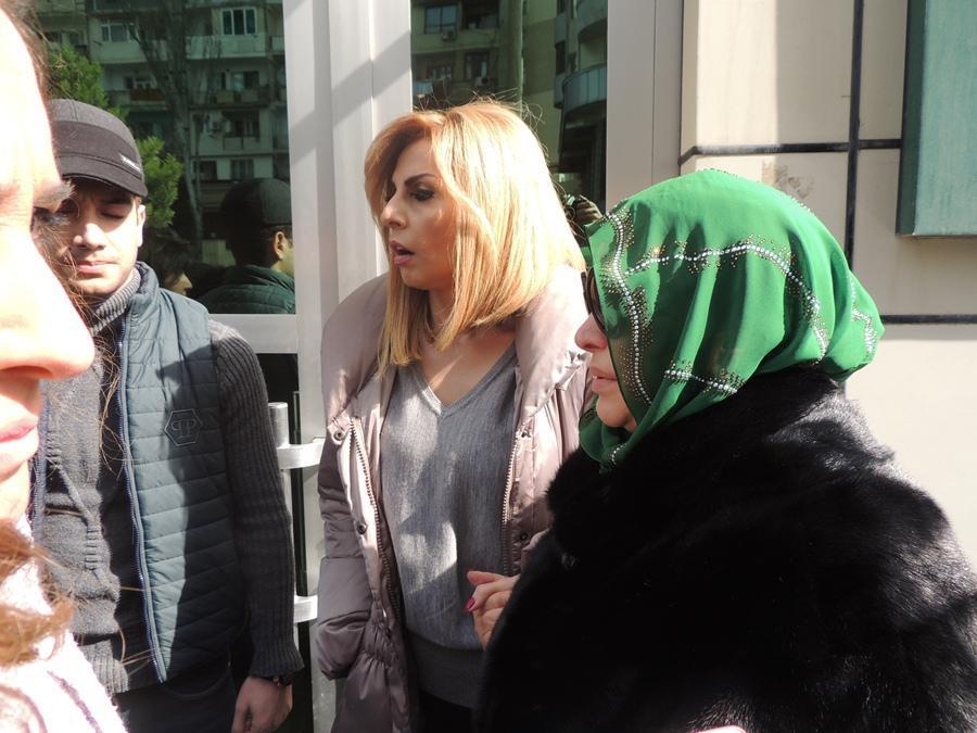 İlhamə Quliyevanın evinin qarşısından