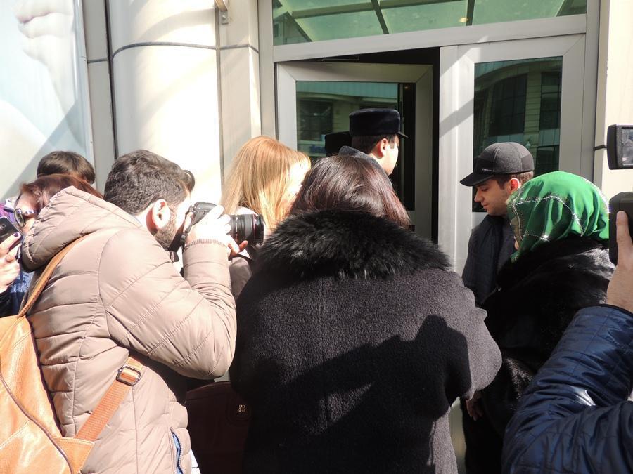 İlhamə Quliyevanın evinin qarşısından