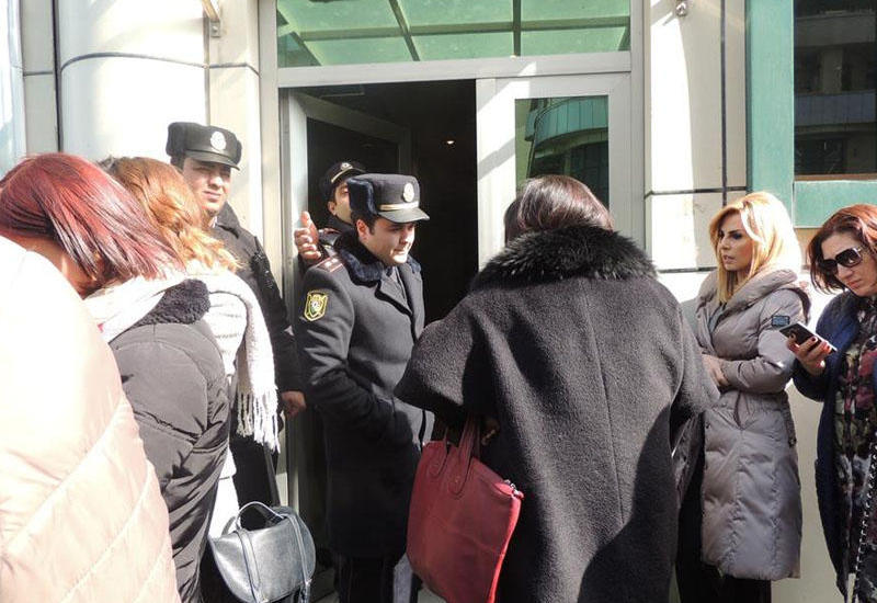 İlhamə Quliyevanın evinin qarşısından