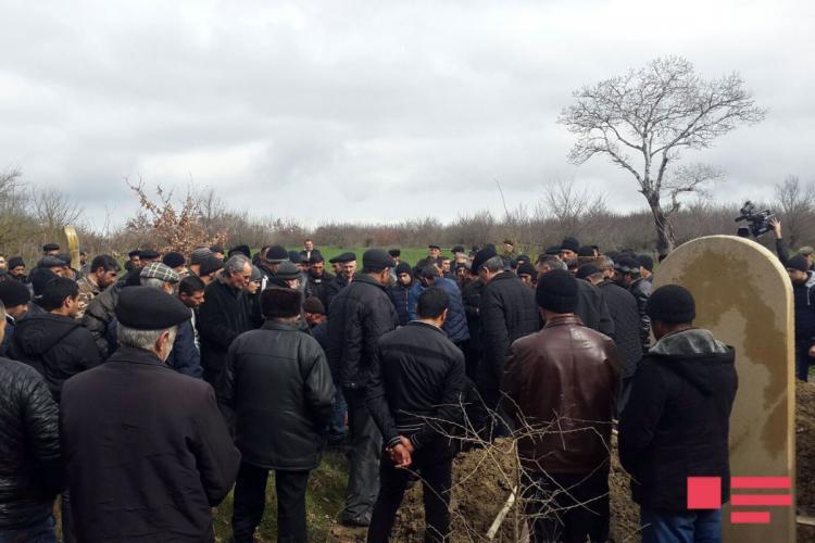 Neftçala ərazisində meyidi tapılan neftçi torpağa tapşırıldı