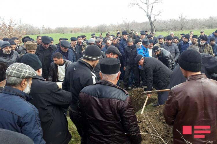 Neftçala ərazisində meyidi tapılan neftçi torpağa tapşırıldı
