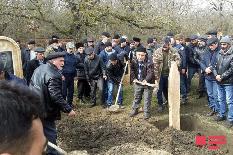 Neftçala ərazisində meyidi tapılan neftçi torpağa tapşırıldı