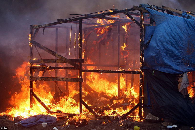 Miqrantlara qarşı hasar çəkildi