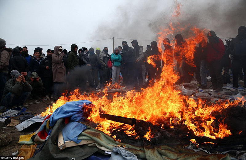 Miqrantlara qarşı hasar çəkildi