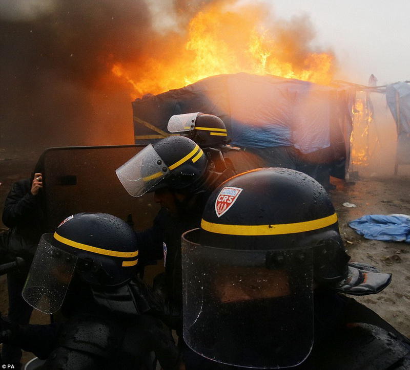 Miqrantlara qarşı hasar çəkildi