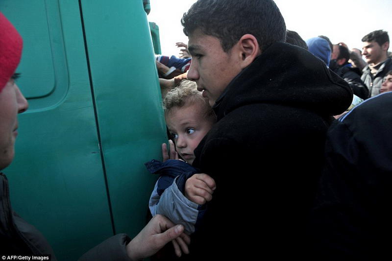 Miqrantlara qarşı hasar çəkildi