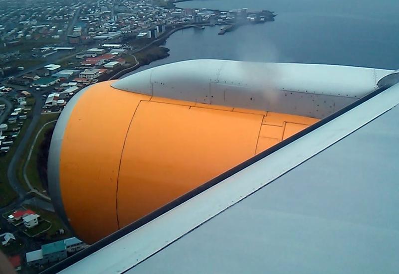 Boeing аварийно сел в Астрахани
