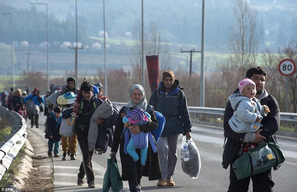 Çörək və odun paylanması zamanı izdiham