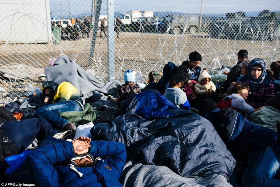 Çörək və odun paylanması zamanı izdiham