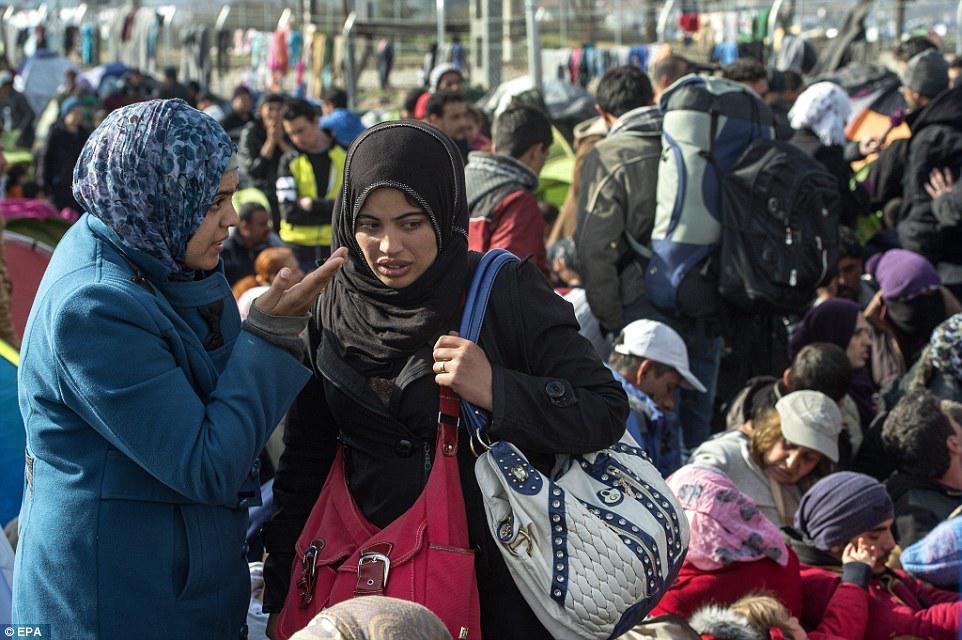 Çörək və odun paylanması zamanı izdiham