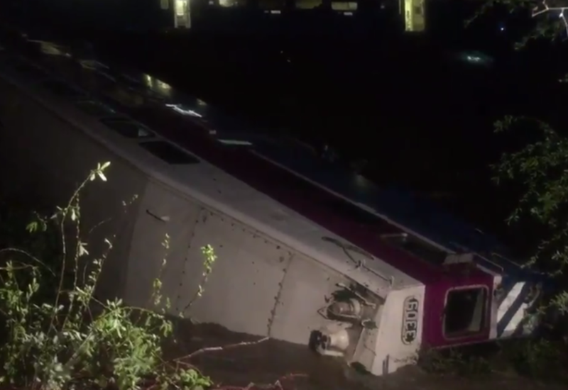 В США поезд сошел с рельсов, есть раненые