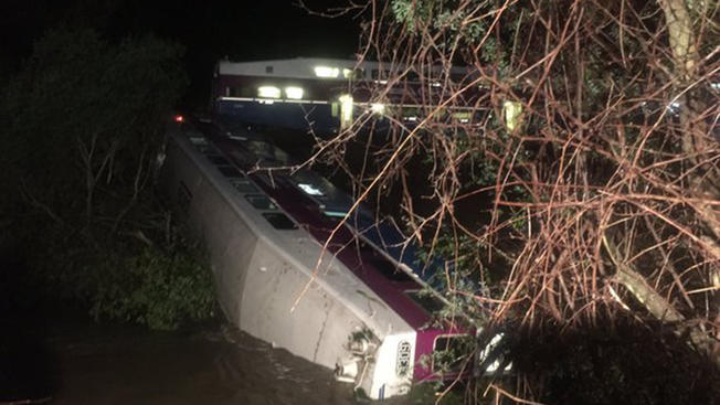 В США поезд сошел с рельсов, есть раненые