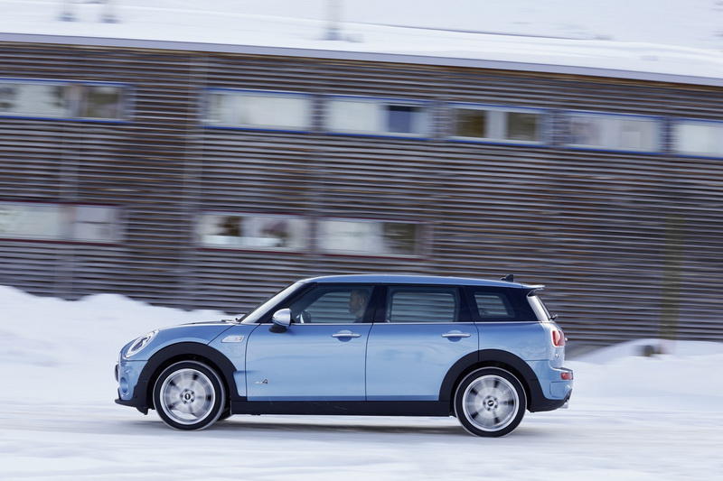 В Нью-Йорке дебютировал полноприводный универсал Mini