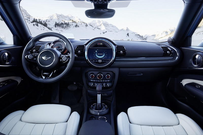 В Нью-Йорке дебютировал полноприводный универсал Mini