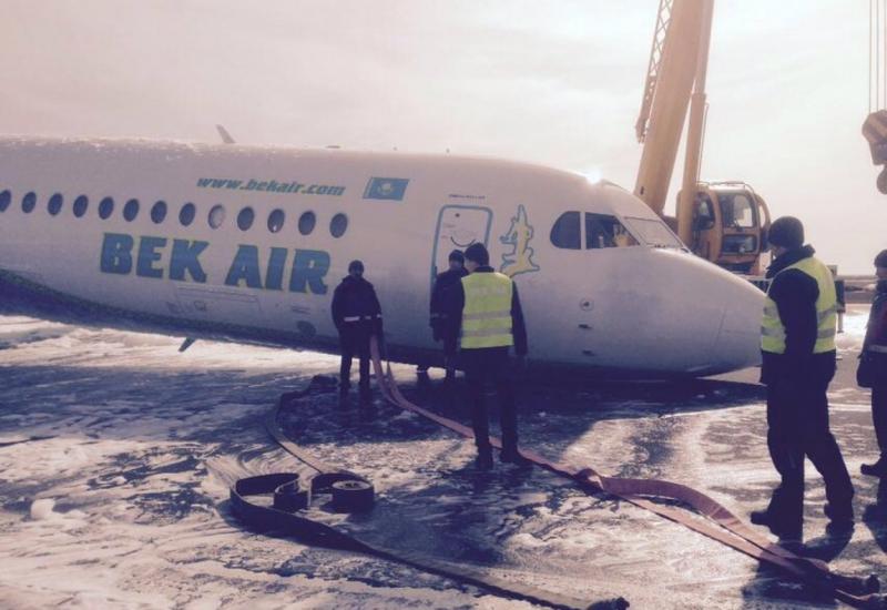 Видео аварийной посадки самолета Bek Air в Астане