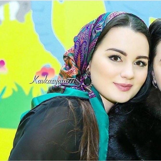 Sosial şəbəkələrin çeçen gözəlləri