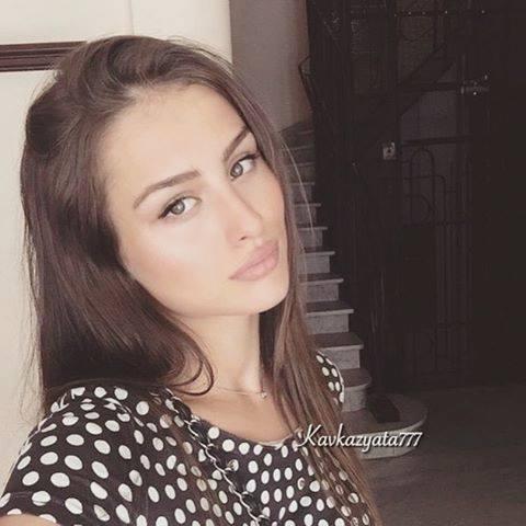 Sosial şəbəkələrin çeçen gözəlləri